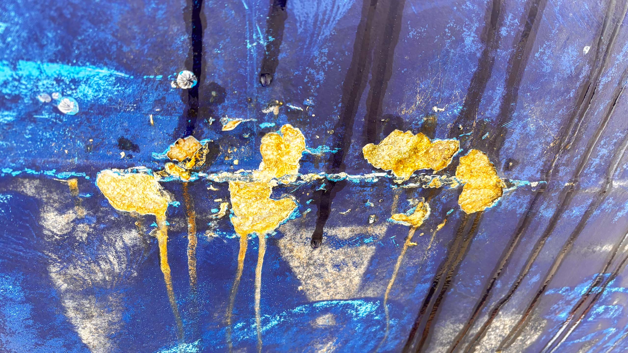 Aluminium yacht with serious corrosion