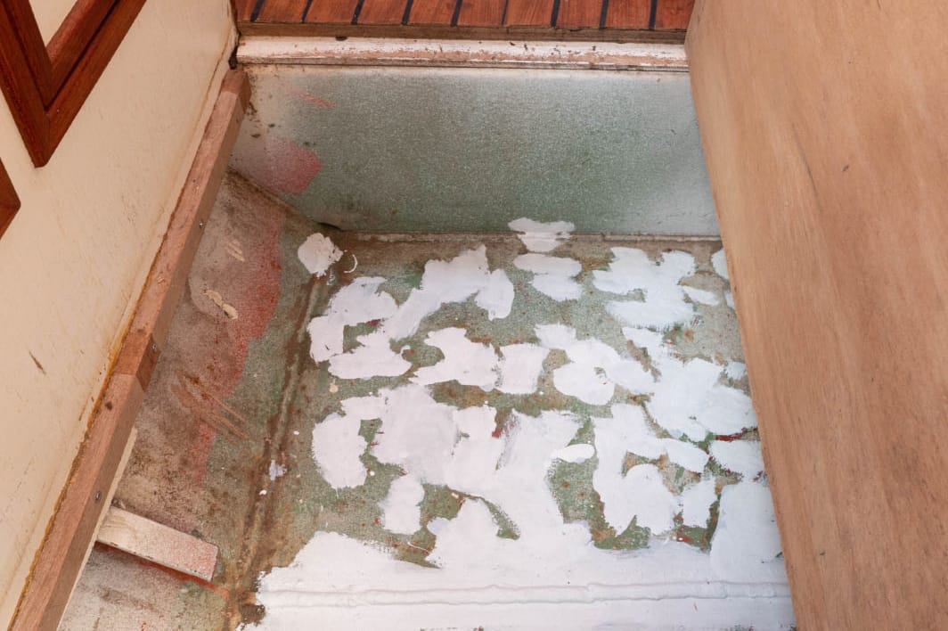 Aluminium yacht with serious corrosion